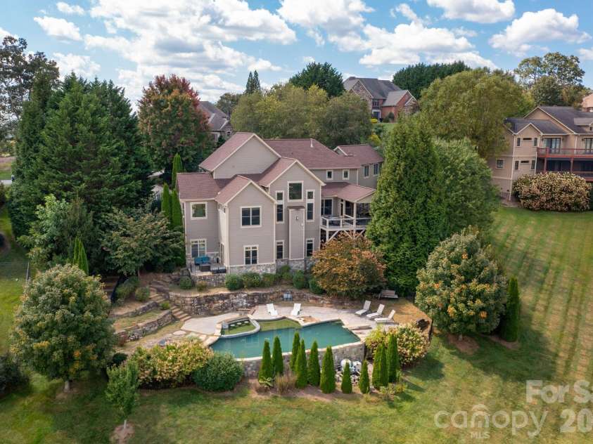 31 Bradford Vistas Drive, Fletcher, NC 28732.  MLS# CAR4303470, YatesRealty ID 4703. Luxury meets comfort with all you need in a home