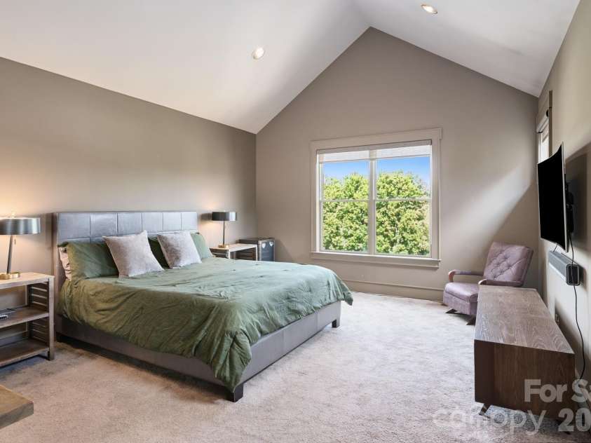 31 Bradford Vistas Drive, Fletcher, NC 28732.  MLS# CAR4303470, YatesRealty ID 4703. Main level primary bedroom