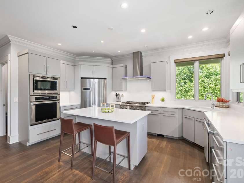31 Bradford Vistas Drive, Fletcher, NC 28732.  MLS# CAR4303470, YatesRealty ID 4703. Spacious eat-in kitchen island