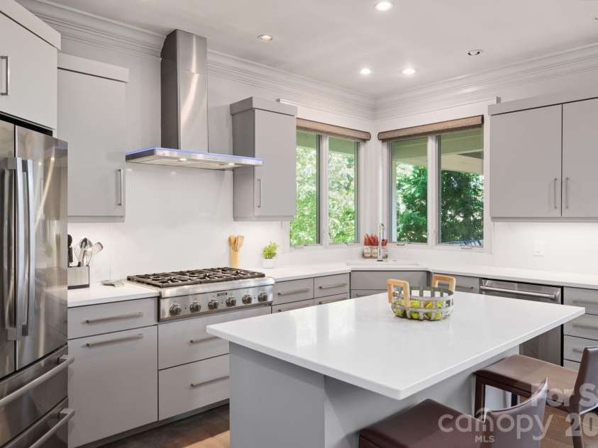 31 Bradford Vistas Drive, Fletcher, NC 28732.  MLS# CAR4303470, YatesRealty ID 4703. Thermadore appliance package 