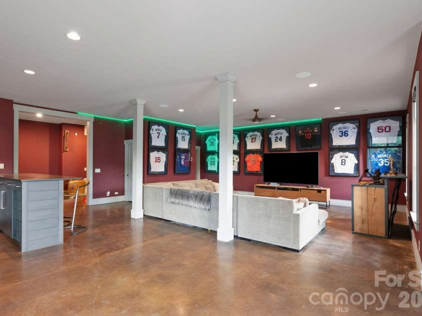 31 Bradford Vistas Drive, Fletcher, NC 28732.  MLS# CAR4303470, YatesRealty ID 4703. Tons of flex space 