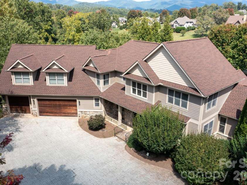 31 Bradford Vistas Drive, Fletcher, NC 28732.  MLS# CAR4303470, YatesRealty ID 4703. Welcome to 31 Bradford Vistas!