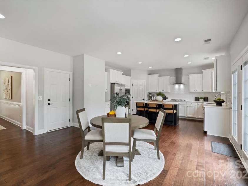 8011 Caliterra Drive, Charlotte, NC 28227.  MLS# CAR4241034, YatesRealty ID 4703. Eating area and kitchen