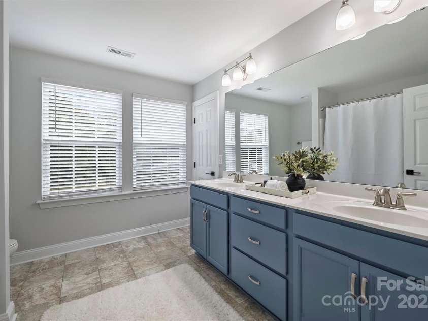 8011 Caliterra Drive, Charlotte, NC 28227.  MLS# CAR4241034, YatesRealty ID 4703. Full bath Upstairs