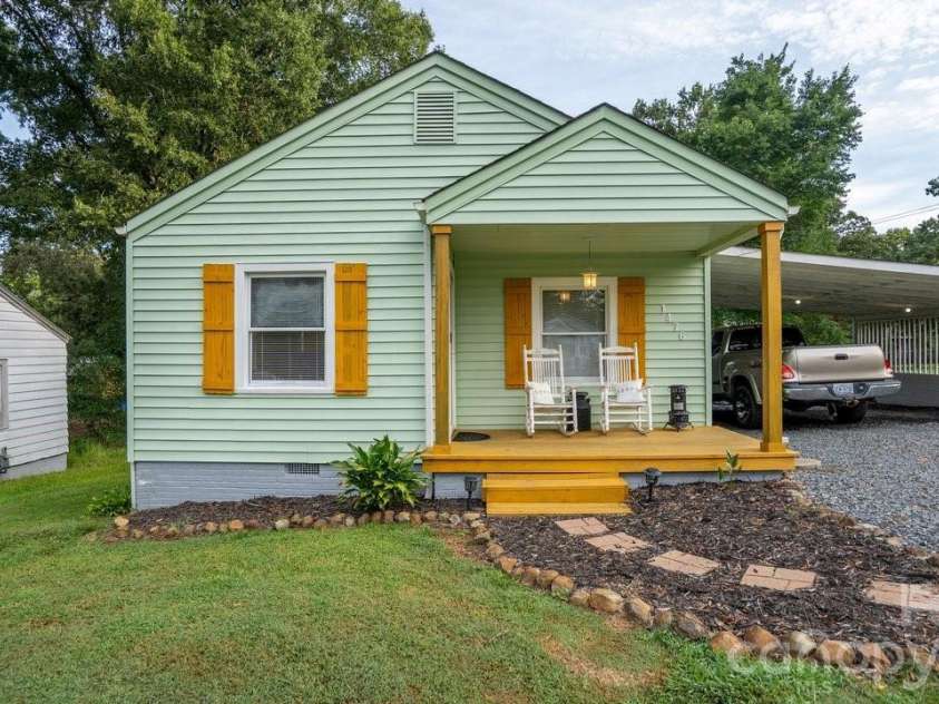 1476 Hickory Avenue, Albemarle, NC 28001.  MLS# CAR4416503, YatesRealty ID 47030. 