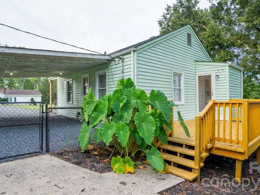 1476 Hickory Avenue, Albemarle, NC 28001.  MLS# CAR4416503, YatesRealty ID 47030. 