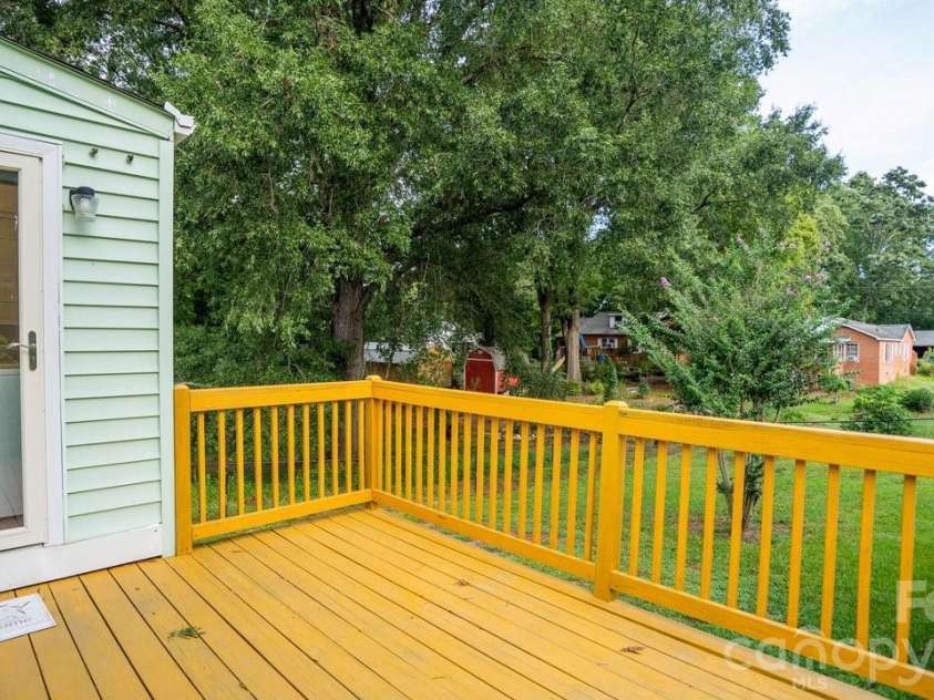 1476 Hickory Avenue, Albemarle, NC 28001.  MLS# CAR4416503, YatesRealty ID 47030. 