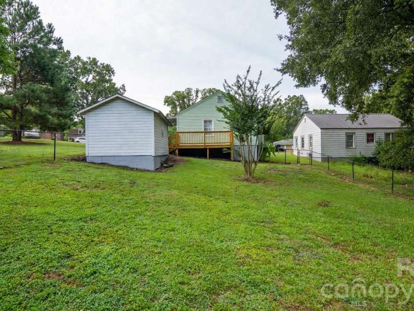 1476 Hickory Avenue, Albemarle, NC 28001.  MLS# CAR4416503, YatesRealty ID 47030. 
