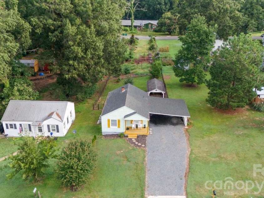 1476 Hickory Avenue, Albemarle, NC 28001.  MLS# CAR4416503, YatesRealty ID 47030. 