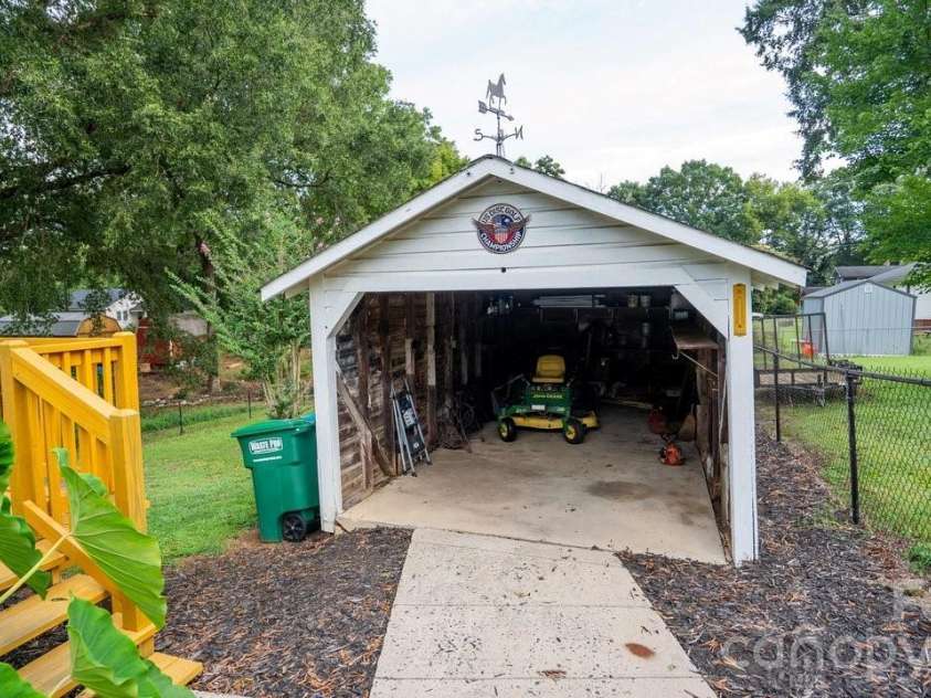 1476 Hickory Avenue, Albemarle, NC 28001.  MLS# CAR4416503, YatesRealty ID 47030. A well-defined paved path