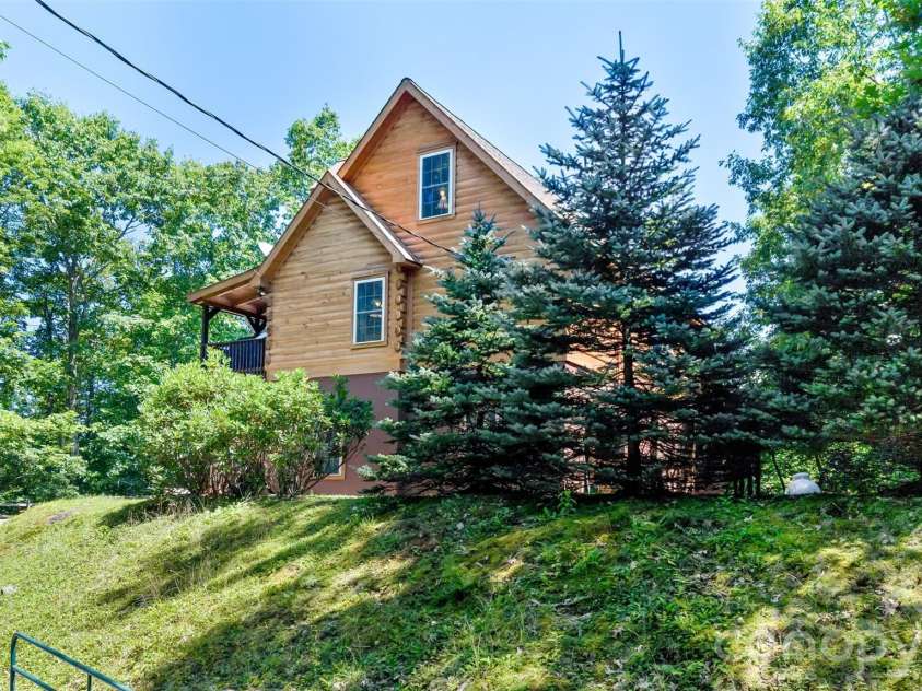 153 Tall Oaks Drive, Maggie Valley, NC 28751.  MLS# CAR4418740, YatesRealty ID 47031. Gently climbing driveway.