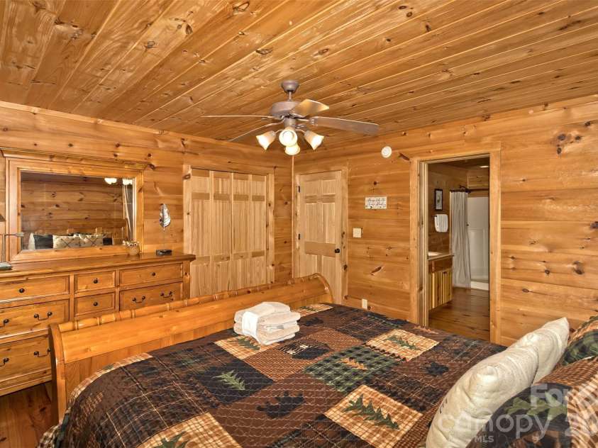 153 Tall Oaks Drive, Maggie Valley, NC 28751.  MLS# CAR4418740, YatesRealty ID 47031. Nice touches on the fixutres/finishes.