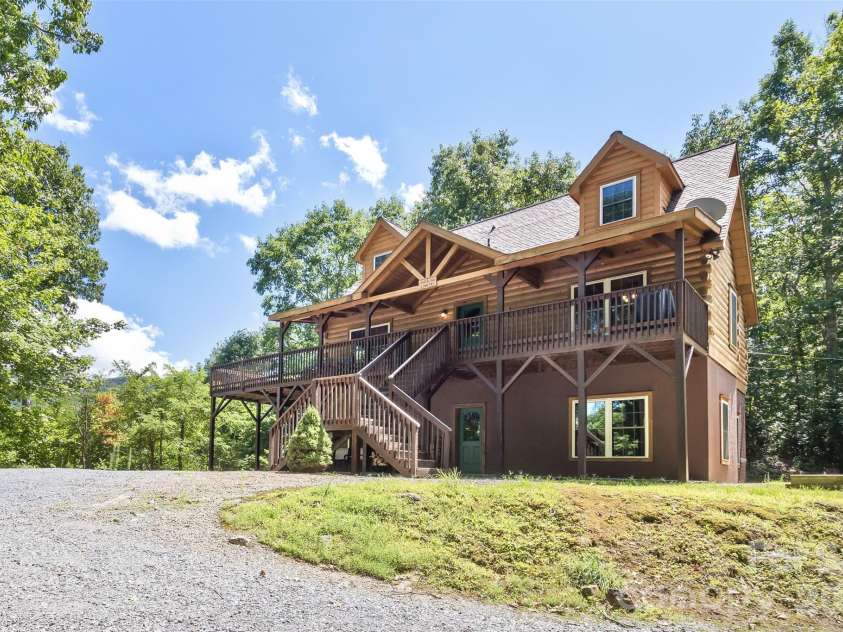 153 Tall Oaks Drive, Maggie Valley, NC 28751.  MLS# CAR4418740, YatesRealty ID 47031. Perched on a level area. This is very user friendly.