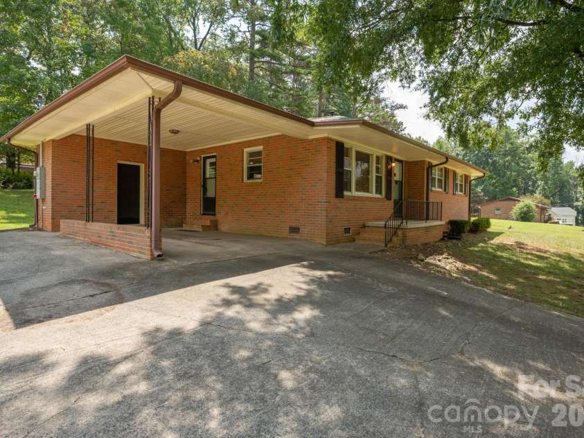 901 10th Street, Bessemer City, NC 28016.  MLS# CAR4418802, YatesRealty ID 47032. 