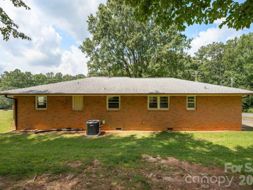 901 10th Street, Bessemer City, NC 28016.  MLS# CAR4418802, YatesRealty ID 47032. 