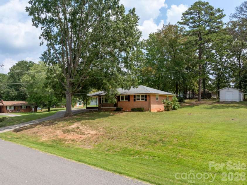 901 10th Street, Bessemer City, NC 28016.  MLS# CAR4418802, YatesRealty ID 47032. 