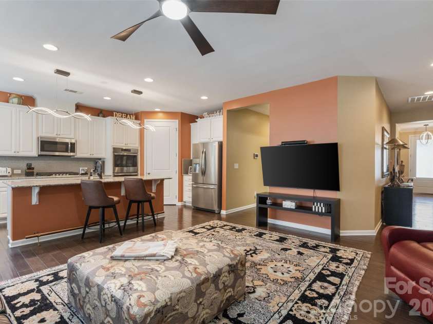 11230 Black Brant Lane, Charlotte, NC 28278.  MLS# CAR4418593, YatesRealty ID 47038. 