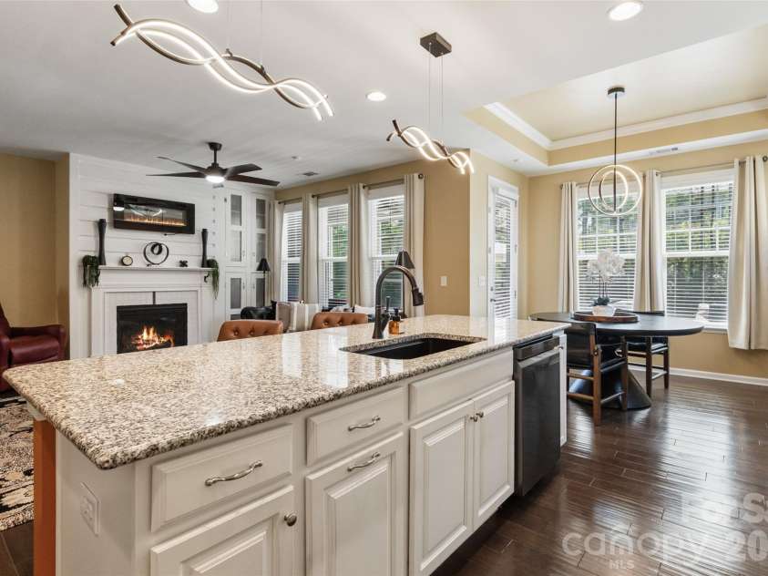 11230 Black Brant Lane, Charlotte, NC 28278.  MLS# CAR4418593, YatesRealty ID 47038. 