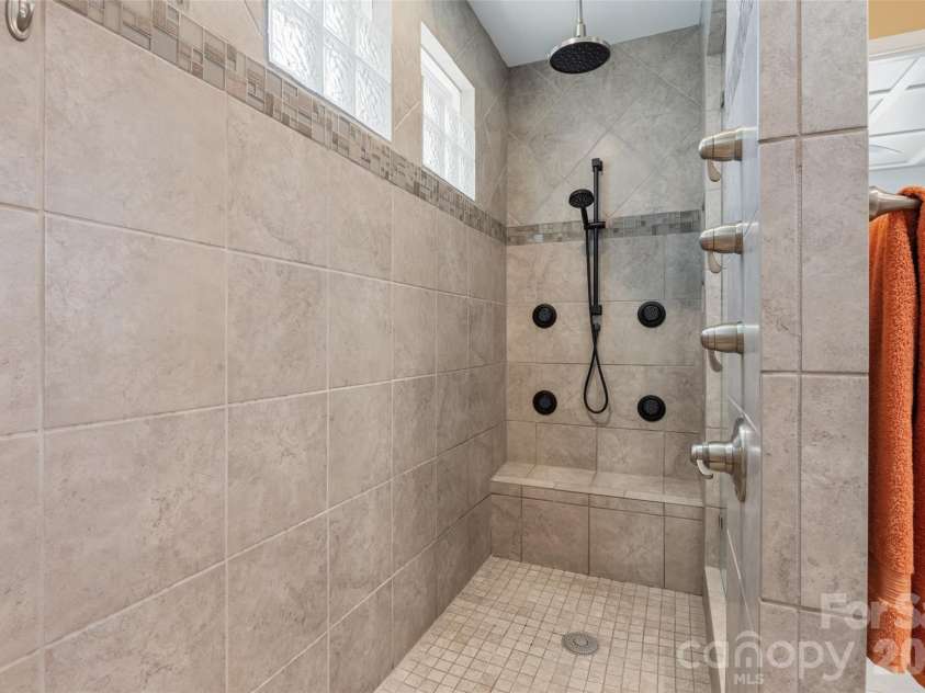 11230 Black Brant Lane, Charlotte, NC 28278.  MLS# CAR4418593, YatesRealty ID 47038. 