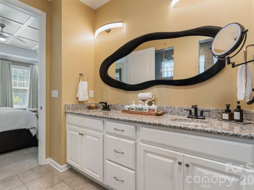 11230 Black Brant Lane, Charlotte, NC 28278.  MLS# CAR4418593, YatesRealty ID 47038. 