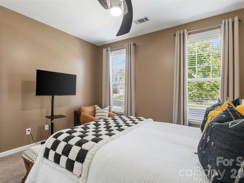 11230 Black Brant Lane, Charlotte, NC 28278.  MLS# CAR4418593, YatesRealty ID 47038. 