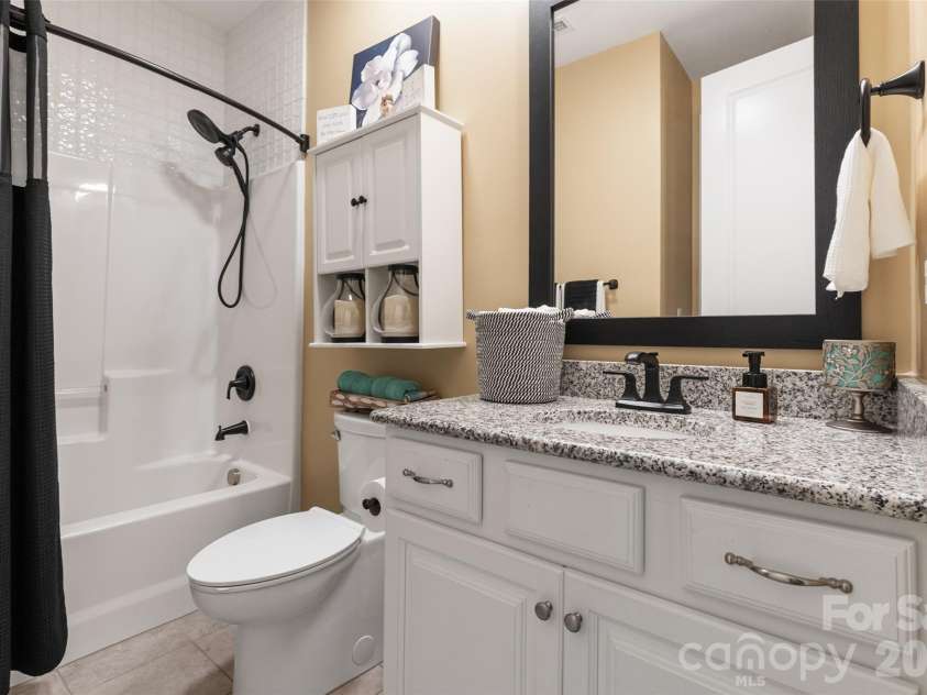 11230 Black Brant Lane, Charlotte, NC 28278.  MLS# CAR4418593, YatesRealty ID 47038. 