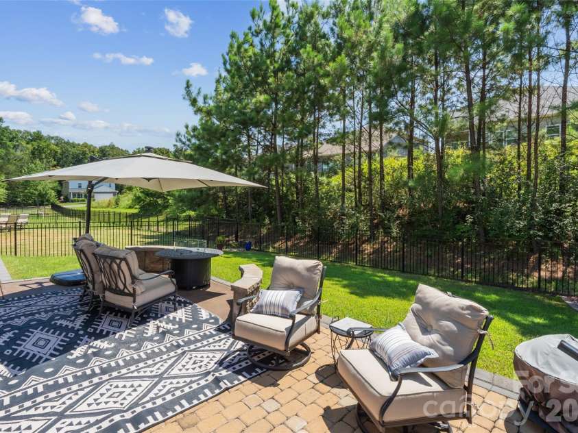 11230 Black Brant Lane, Charlotte, NC 28278.  MLS# CAR4418593, YatesRealty ID 47038. 