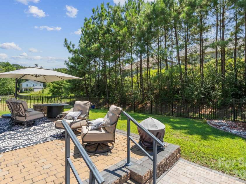 11230 Black Brant Lane, Charlotte, NC 28278.  MLS# CAR4418593, YatesRealty ID 47038. 