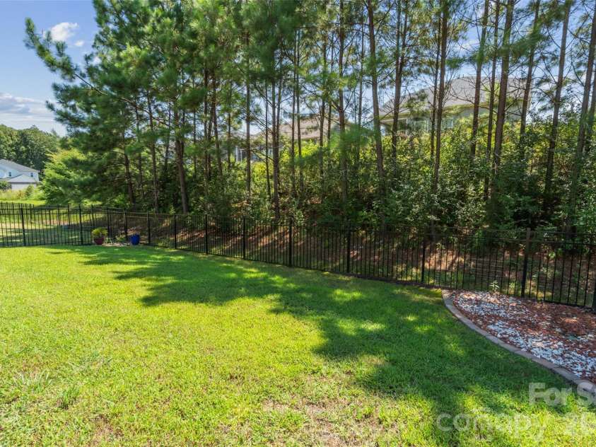 11230 Black Brant Lane, Charlotte, NC 28278.  MLS# CAR4418593, YatesRealty ID 47038. 