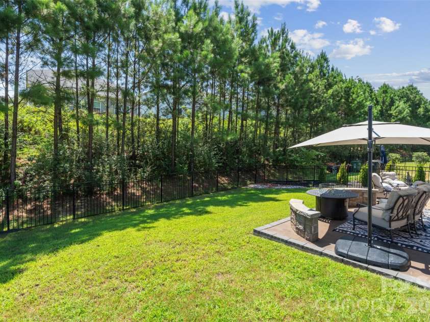 11230 Black Brant Lane, Charlotte, NC 28278.  MLS# CAR4418593, YatesRealty ID 47038. 