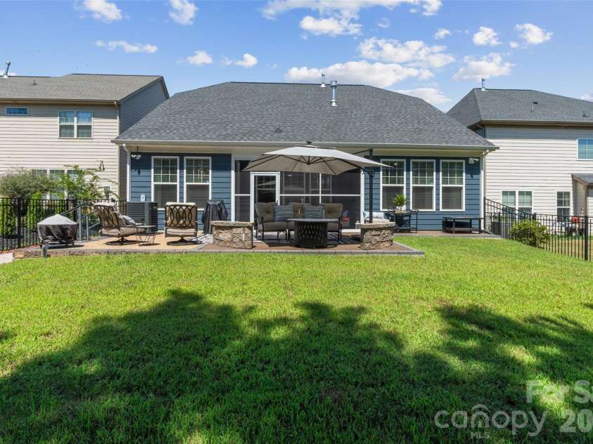 11230 Black Brant Lane, Charlotte, NC 28278.  MLS# CAR4418593, YatesRealty ID 47038. 