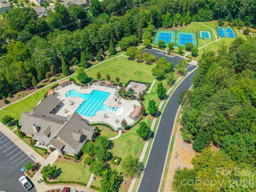 11230 Black Brant Lane, Charlotte, NC 28278.  MLS# CAR4418593, YatesRealty ID 47038. 