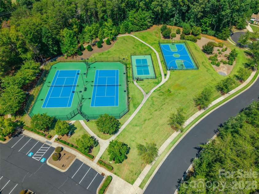 11230 Black Brant Lane, Charlotte, NC 28278.  MLS# CAR4418593, YatesRealty ID 47038. 