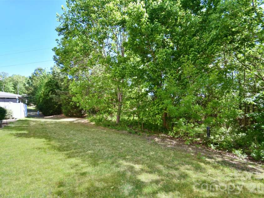 104 Burlingame Court, Mooresville, NC 28117.  MLS# CAR4358056, YatesRealty ID 4704. 