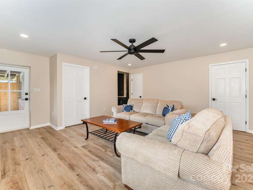 141 Sunrise Point, New London, NC 28127.  MLS# CAR4284925, YatesRealty ID 4704. 