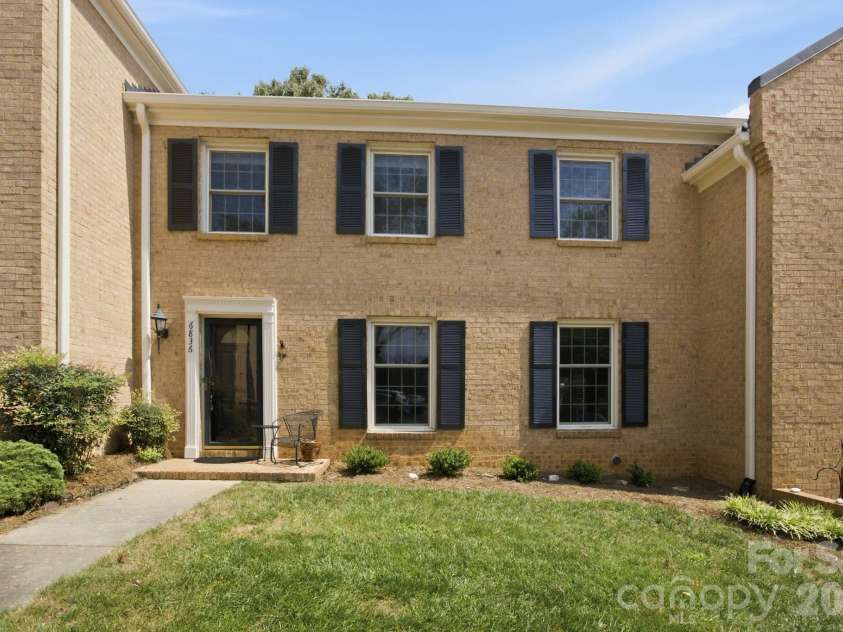 6836 Dumbarton Drive, Charlotte, NC 28210.  MLS# CAR4417373, YatesRealty ID 47040. 
