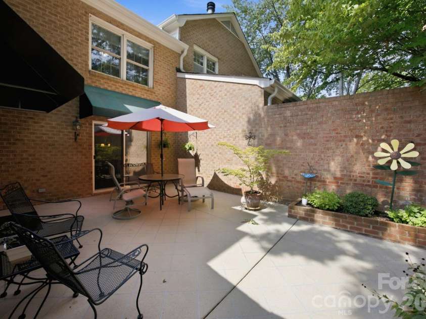 6836 Dumbarton Drive, Charlotte, NC 28210.  MLS# CAR4417373, YatesRealty ID 47040. 