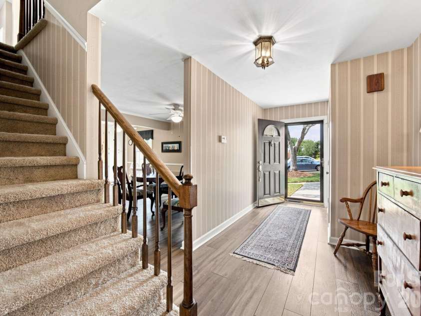 6836 Dumbarton Drive, Charlotte, NC 28210.  MLS# CAR4417373, YatesRealty ID 47040. 