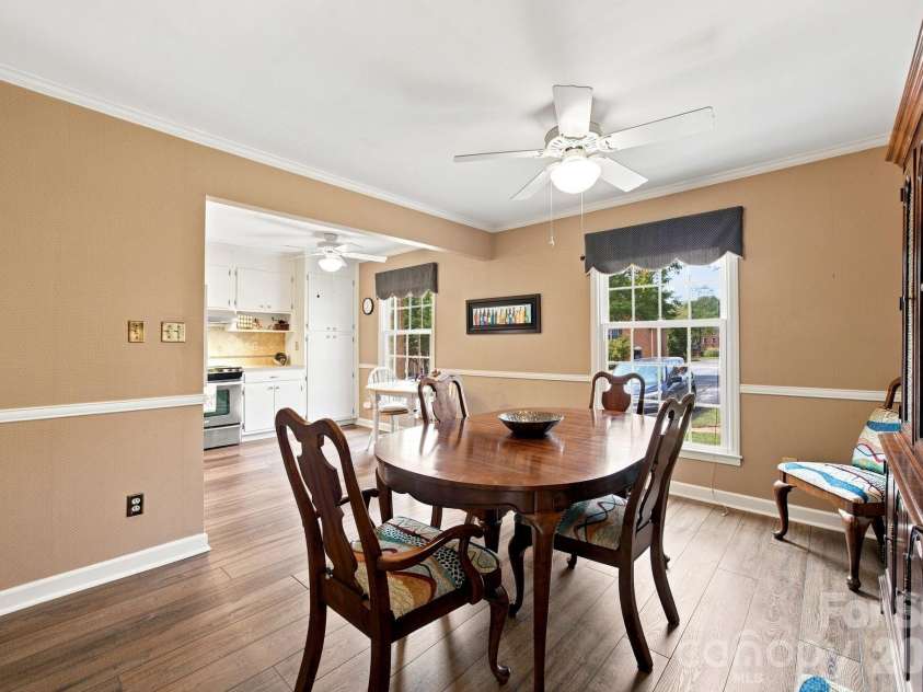 6836 Dumbarton Drive, Charlotte, NC 28210.  MLS# CAR4417373, YatesRealty ID 47040. 