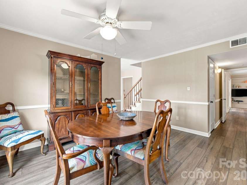 6836 Dumbarton Drive, Charlotte, NC 28210.  MLS# CAR4417373, YatesRealty ID 47040. 