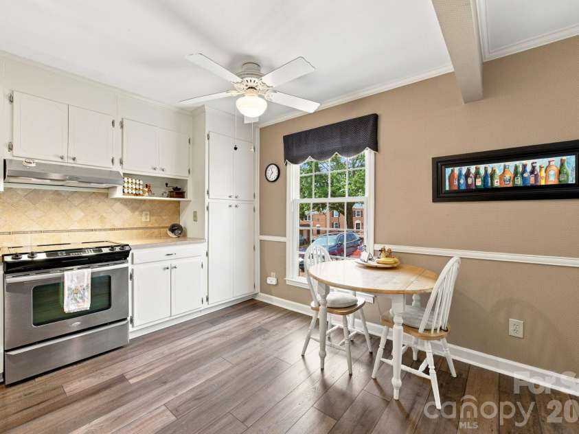 6836 Dumbarton Drive, Charlotte, NC 28210.  MLS# CAR4417373, YatesRealty ID 47040. 