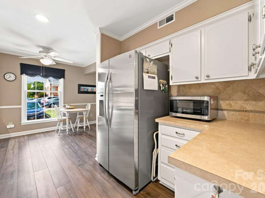 6836 Dumbarton Drive, Charlotte, NC 28210.  MLS# CAR4417373, YatesRealty ID 47040. 