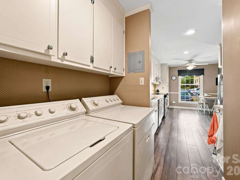 6836 Dumbarton Drive, Charlotte, NC 28210.  MLS# CAR4417373, YatesRealty ID 47040. 