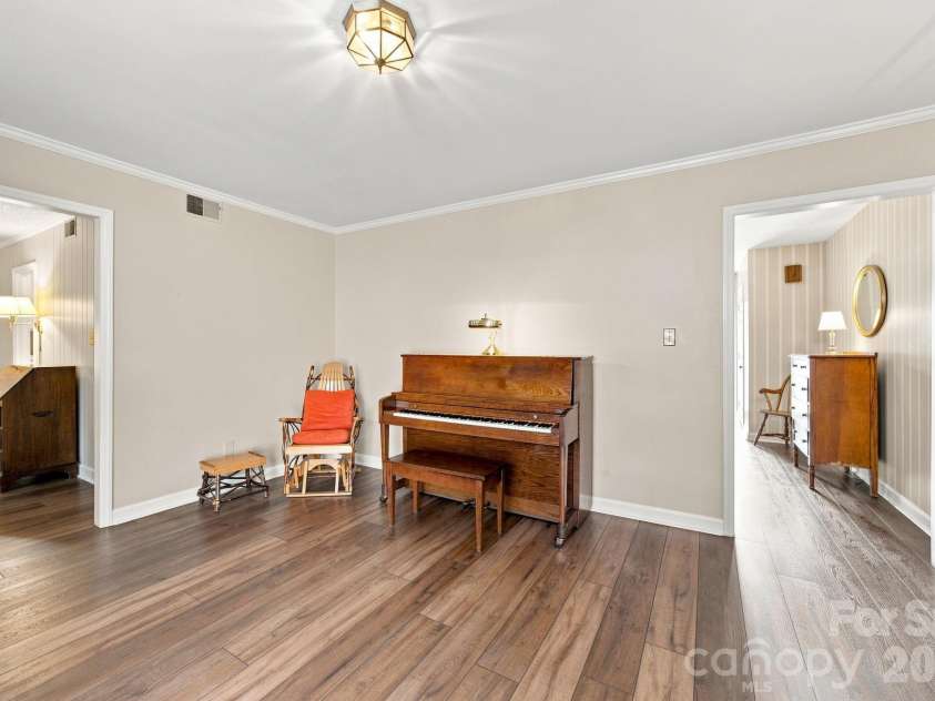 6836 Dumbarton Drive, Charlotte, NC 28210.  MLS# CAR4417373, YatesRealty ID 47040. 