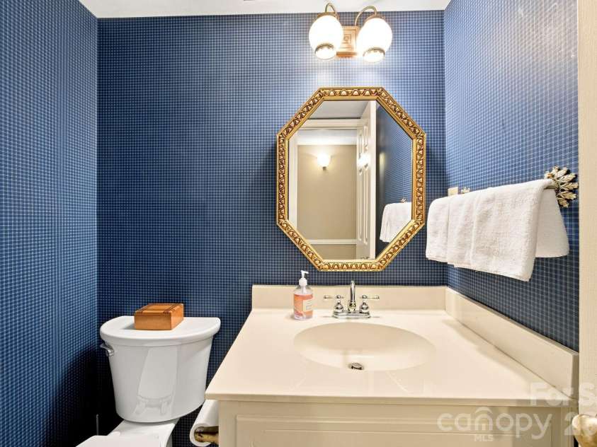 6836 Dumbarton Drive, Charlotte, NC 28210.  MLS# CAR4417373, YatesRealty ID 47040. 