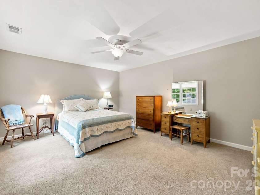 6836 Dumbarton Drive, Charlotte, NC 28210.  MLS# CAR4417373, YatesRealty ID 47040. 