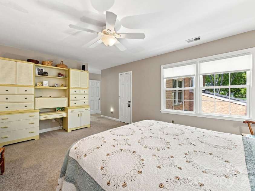 6836 Dumbarton Drive, Charlotte, NC 28210.  MLS# CAR4417373, YatesRealty ID 47040. 