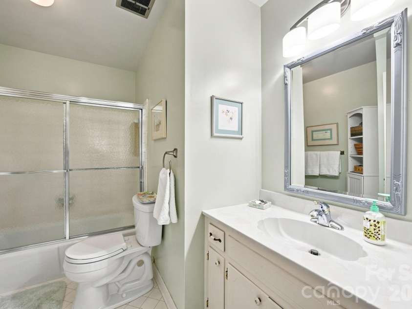 6836 Dumbarton Drive, Charlotte, NC 28210.  MLS# CAR4417373, YatesRealty ID 47040. 