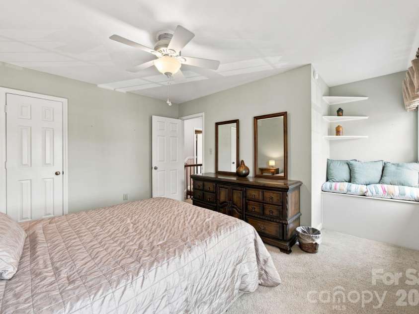 6836 Dumbarton Drive, Charlotte, NC 28210.  MLS# CAR4417373, YatesRealty ID 47040. 