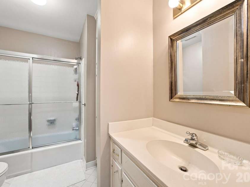 6836 Dumbarton Drive, Charlotte, NC 28210.  MLS# CAR4417373, YatesRealty ID 47040. 